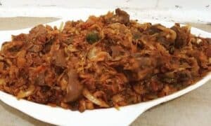 Unavyoweza kupika rosti ya maini na kabichi