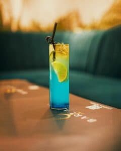 Jinsi ya kutengeneza Mocktail ya Blue Ocean