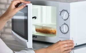 Plastiki kwenye Microwave: Salama, si salama?